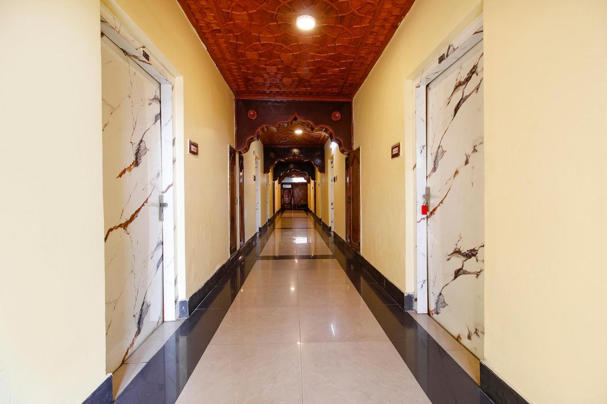 Fabhotel Kashmir Hilltown Durgjan Exteriör bild