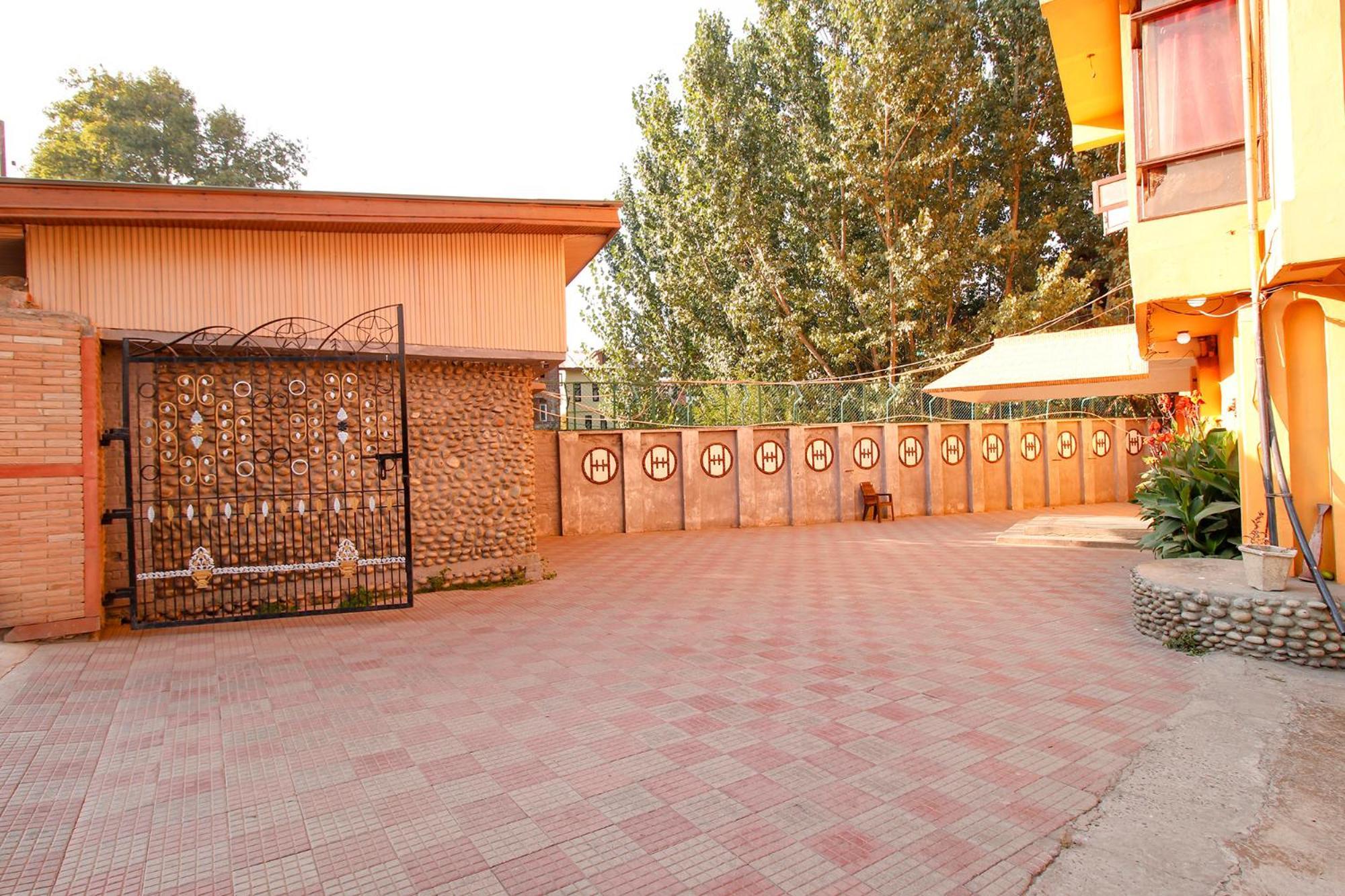 Fabhotel Kashmir Hilltown Durgjan Exteriör bild
